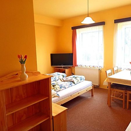 P&P Jicin Apartments - Soukrome 2-3 Luzkove Pokoje S Vlastni Kuchyni A Koupelnou Dış mekan fotoğraf
