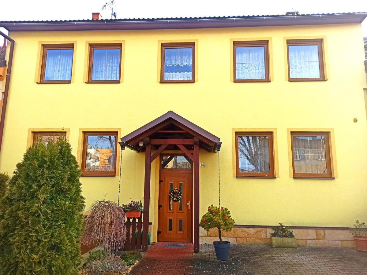P&P Jicin Apartments - Soukrome 2-3 Luzkove Pokoje S Vlastni Kuchyni A Koupelnou Dış mekan fotoğraf