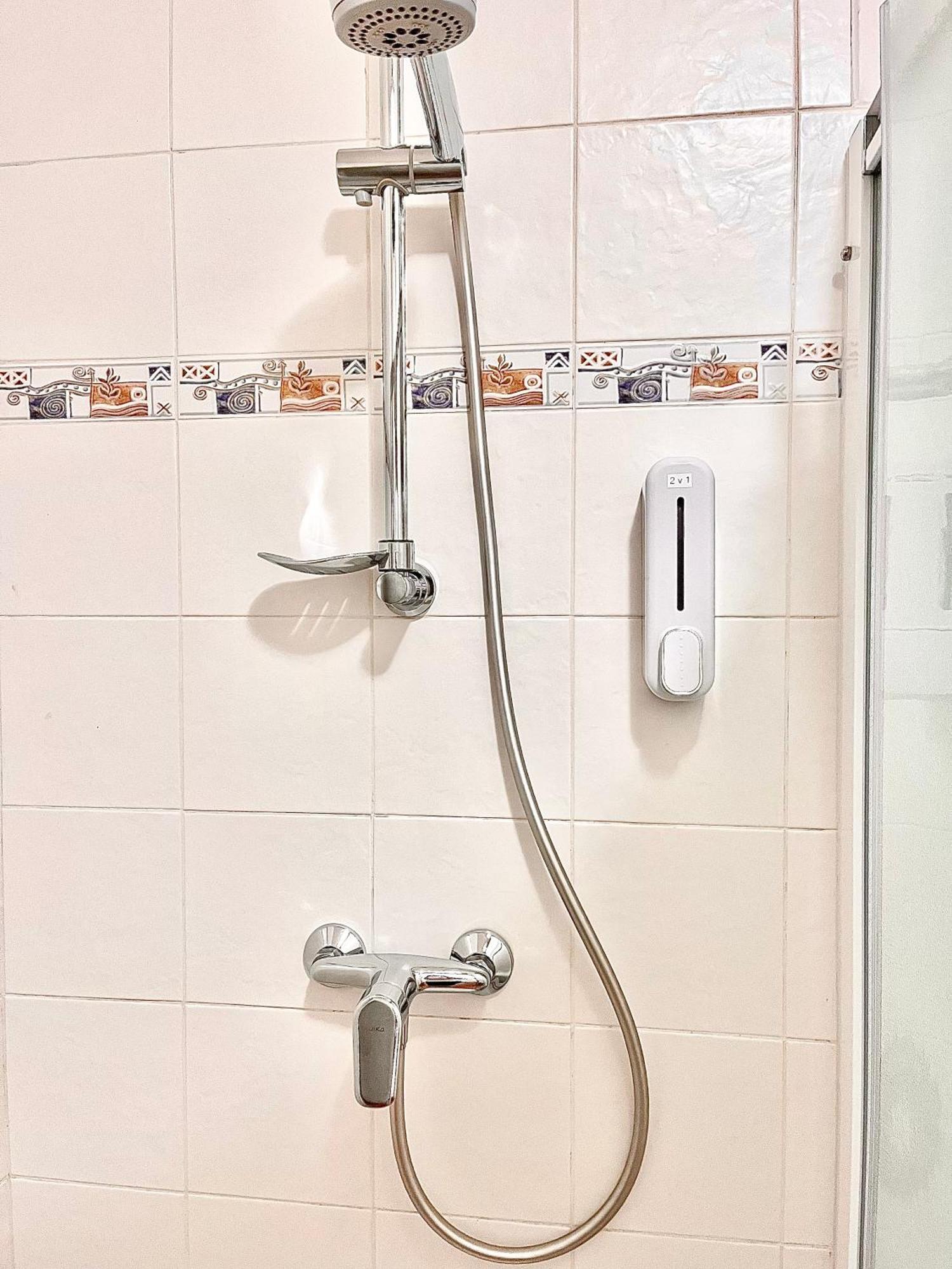 P&P Jicin Apartments - Soukrome 2-3 Luzkove Pokoje S Vlastni Kuchyni A Koupelnou Dış mekan fotoğraf