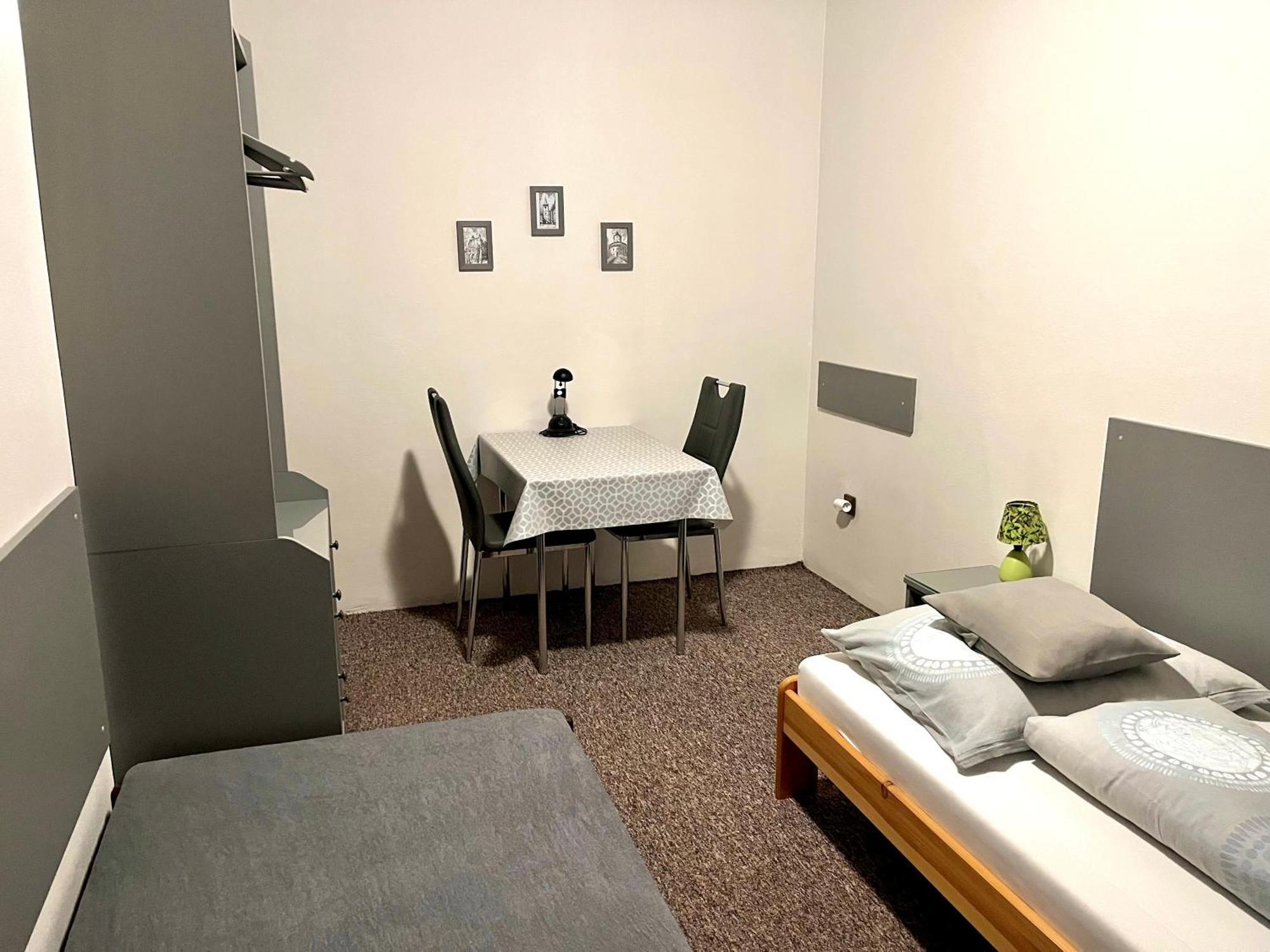 P&P Jicin Apartments - Soukrome 2-3 Luzkove Pokoje S Vlastni Kuchyni A Koupelnou Dış mekan fotoğraf
