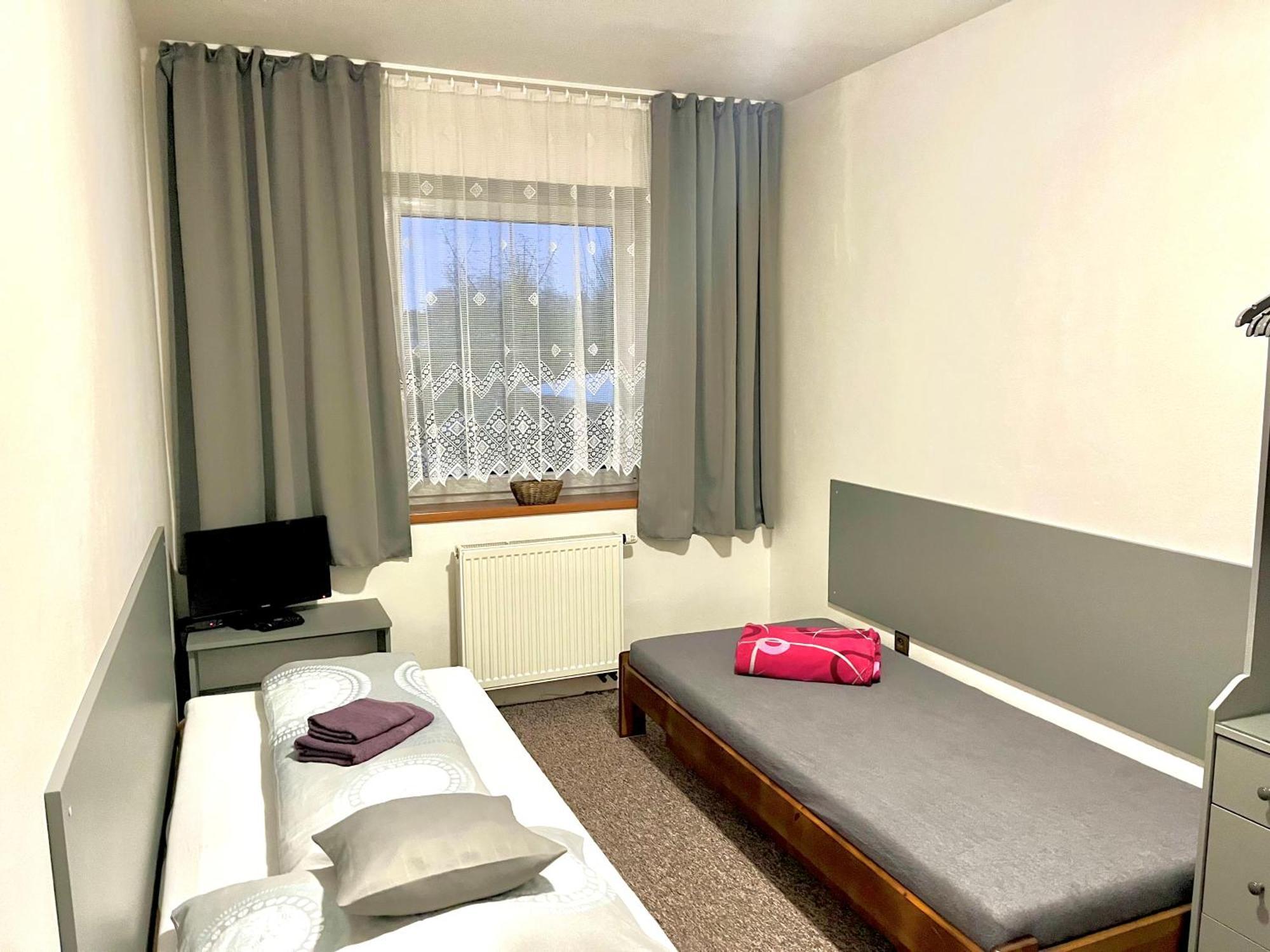 P&P Jicin Apartments - Soukrome 2-3 Luzkove Pokoje S Vlastni Kuchyni A Koupelnou Dış mekan fotoğraf